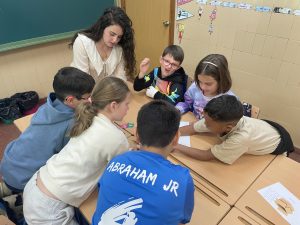 Lee más sobre el artículo La economía explicada con juegos: Jornada de convivencia con el IES Virgen del Carmen