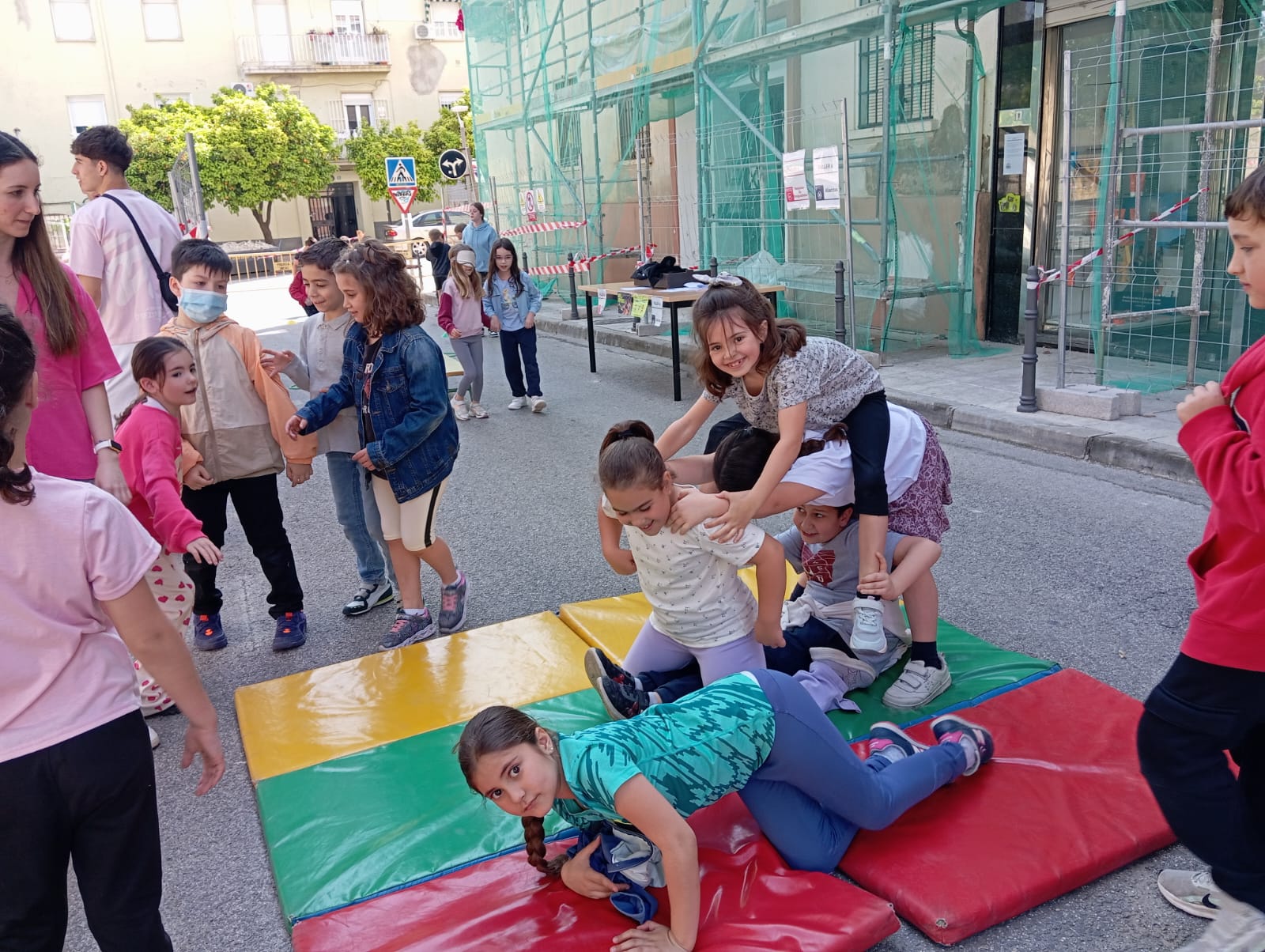 Lee más sobre el artículo StreetsForKids: La calle Andújar de Jaén se transforma en un aula llena de vida